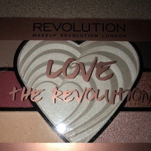 Love the revolution highlighter + eyeshadow
